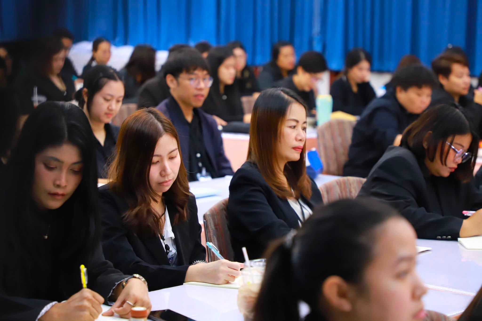 title - รองเลขาธิการ ส.ป.ก. เปิดอบรมหลักสูตร นปต. รุ่นที่ 8 ดันข้าราชการเปลี่ยนบทบาทสู่ “ผู้นำทีม” พร้อมขับเคลื่อนยุทธศาสตร์ชาติ